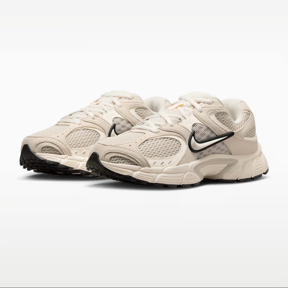 Nike V5 RNR Women 7.5 NWT